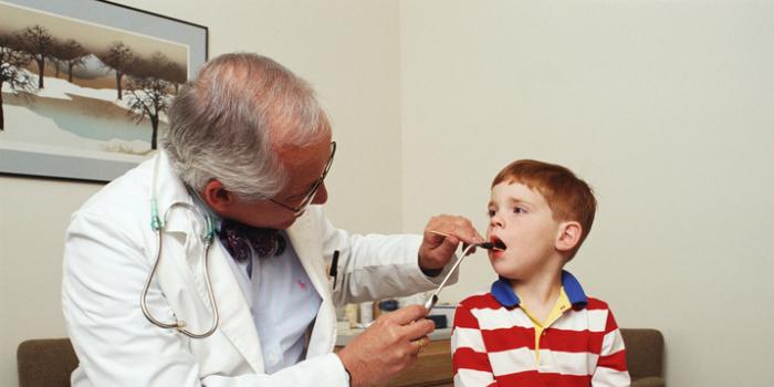 How to treat stomatitis in a child?